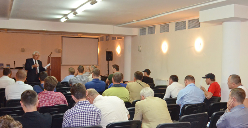 было предоставлено слово почетному президенту НАПА Маркову О.Д.