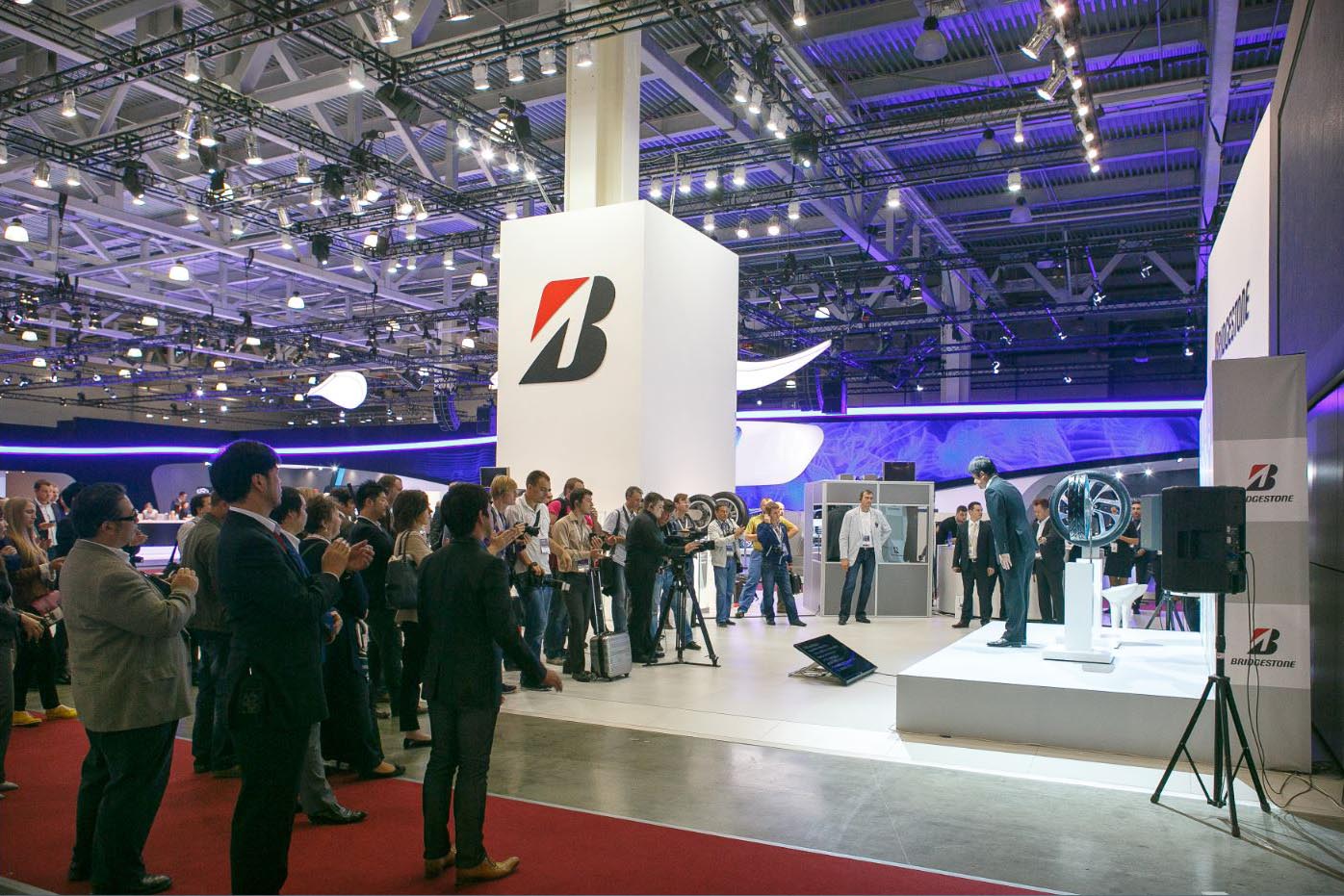 Презентация шин для внедорожников Blizzak DM-V2 на ММАС-2014