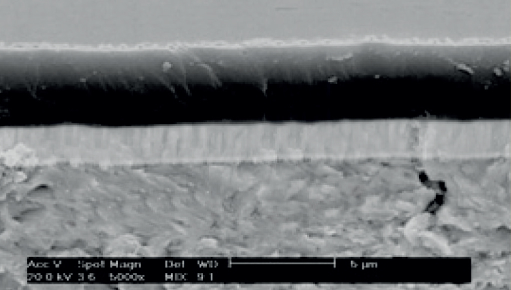 покрытие CarboGlide® Изображение, полученное с помощью сканирующего электронного микроскопа, показывает наноструктуру слоев покрытия CarboGlide®верхнего кольца на азотированной хромистой стали.