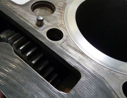 Новая прокладка Elring для ремонта ГБЦ Уплотняемые поверхности моторного блока с цилиндрическим зубчатым колесом