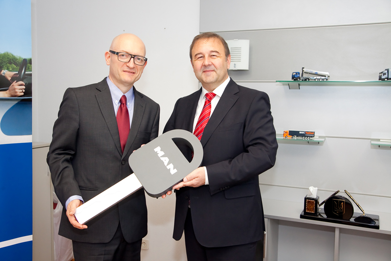 Porsche Finance Group профинансировала первые автомобили MAN Porsche Finance Group профинансировала первые автомобили от MAN Тruck and Bus Ukraine