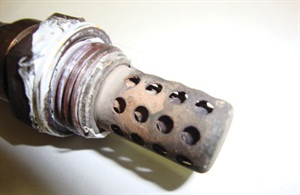 Датчик кислорода, загрязненный тефлоновыми остатками